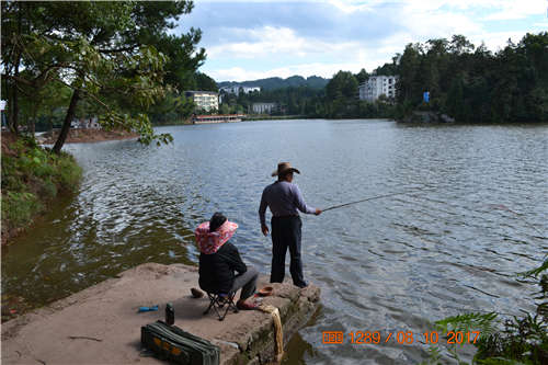 綦江區(qū)西湖水岸<a style=color:#FF0000 href=http://www.pcluntan.com/art-10-3-yw.html?dq=>農(nóng)家樂(lè)</a>釣魚(yú) 綦江區(qū)西湖水岸<a style=color:#FF0000 href=http://www.pcluntan.com/art-10-3-yw.html?dq=>農(nóng)家樂(lè)</a>釣魚(yú)